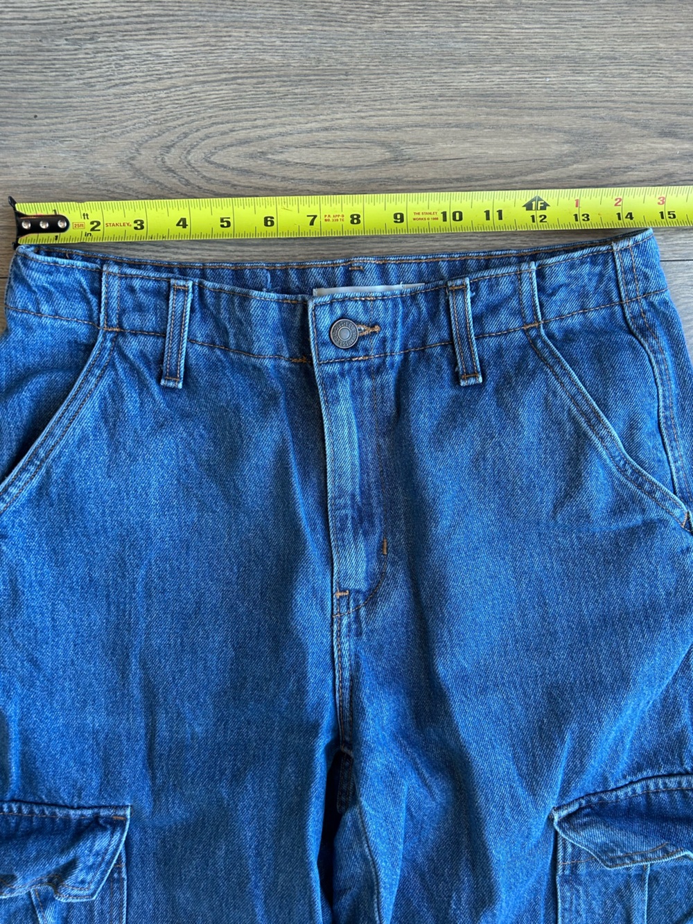 Levi’s ‘94 Baggy Denim Cargo Pants - Picture 6 of 9